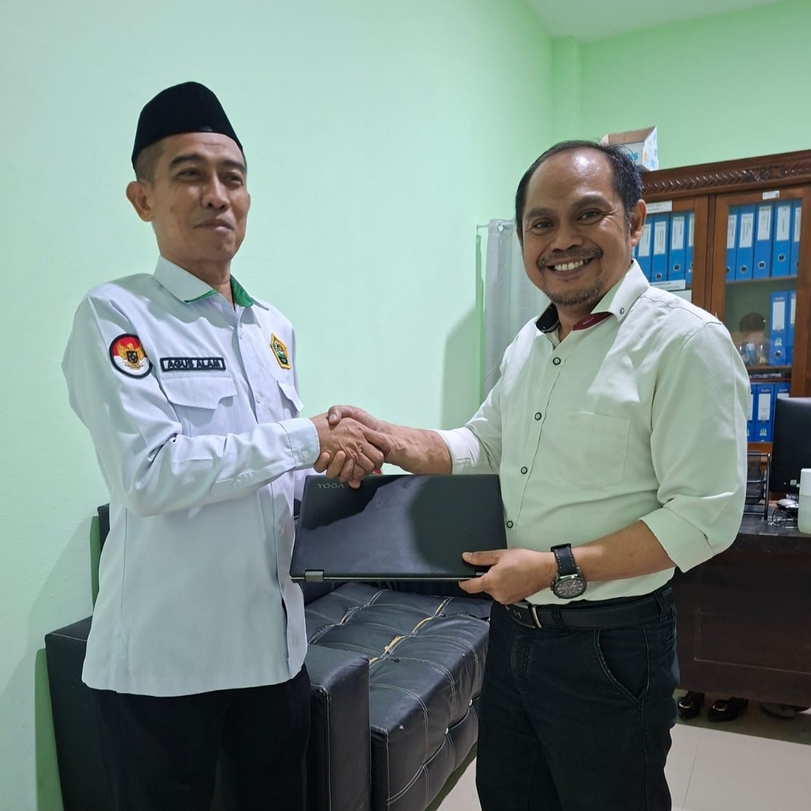Masa Jabatan Berakhir, Kepala SPI IAIN Bone Serahkan BMN Laptop ke Pengelola Aset