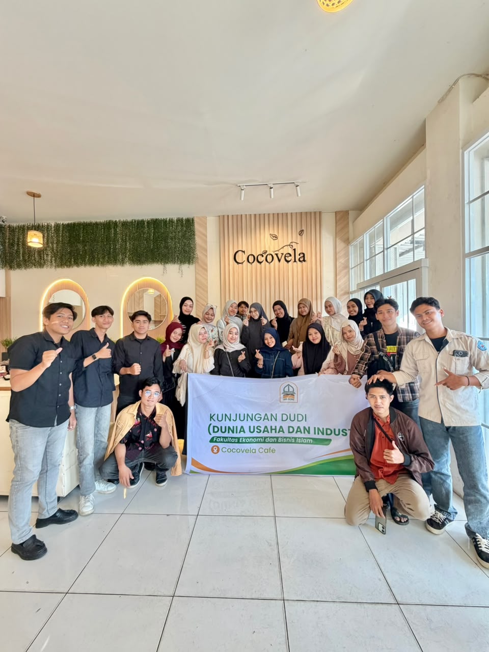 Mahasiswa Prodi Ekonomi Syariah FEBI IAIN Bone Gelar Kunjungan Industri ke Cocovela