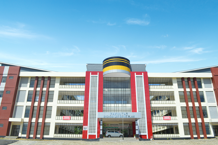 Interior modern Fakultas Bisnis dengan ruang diskusi dan presentasi